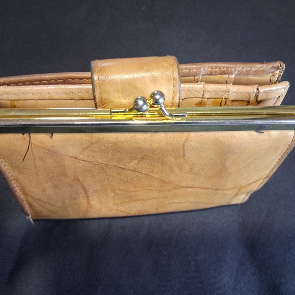 BRIGTHON: a Leather Wallet. #1 - Picture 3 of 9